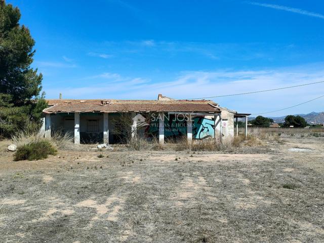 SE VENDE CASITA ADOSADA A OTRAS CON PARCELA EN ASPE EN BUENA ZONA photo 0