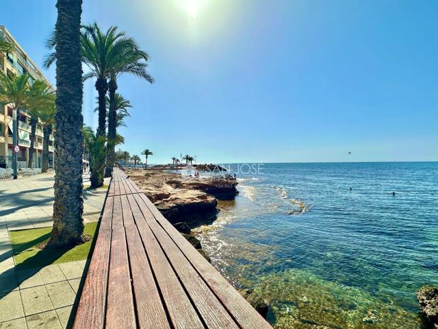 VENTA DE PISO EN TORREVIEJA, PRIMERA LÍNEA DE PLAYA Y VISTAS AL MAR photo 0