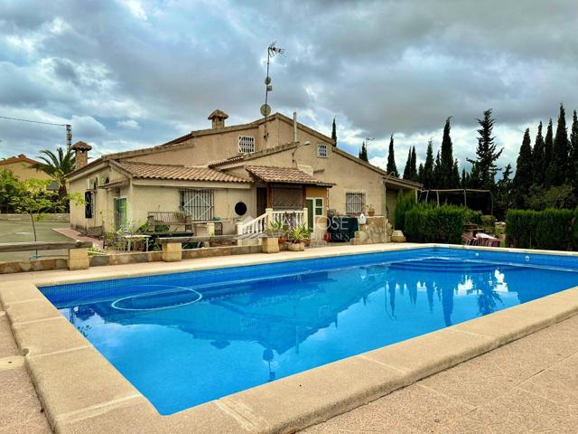 INMOBILIARIA SAN JOSE VENDE CHALET EN BUEN ESTADO ZONA MONTESOL DE ELCHE photo 0