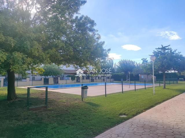 SE VENDE BONITO ADOSADO AMUEBLADO EN URBANIZACION CON PISCINA COMUNITARIA EN ASPE photo 0