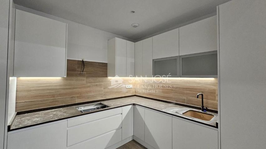 SE VENDE CASA EN CATRAL. ELEGANCIA, CONFORT Y ESTILO photo 0