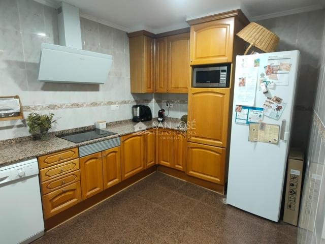 SE VENDE BUNGALOW ADOSADO CON SALIDA A DOS CALLES EN BUEN ESTADO EN ASPE photo 0
