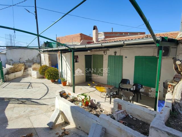 SE VENDE CASA CUEVA CON TERRENO Y VARIAS CONSTRUCCIONES EN ASPE photo 0