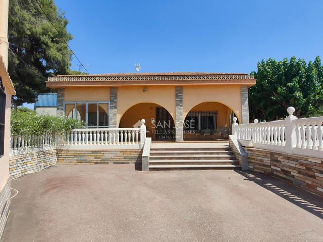 SE VENDE CHALET CON CASA DE INVITADOS EN BUENA ZONA DE NOVELDA photo 0