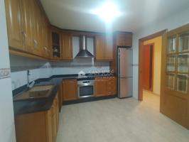 SE VENDE PISO EN NOVELDA EN MUY ESTADO CON GARAJE Y TRASTERO photo 0