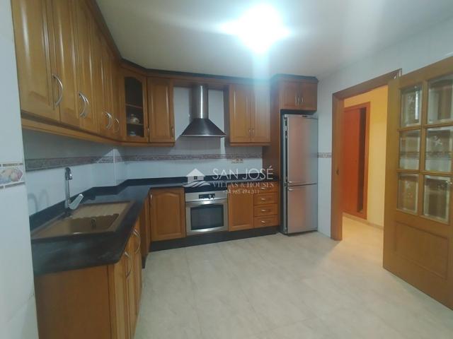 SE VENDE PISO EN NOVELDA EN MUY ESTADO CON GARAJE Y TRASTERO photo 0