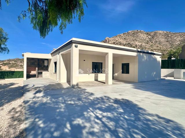 SE VENDE CHALET RECIEN REFORMADO EN ASPE ZONA ALCANA photo 0