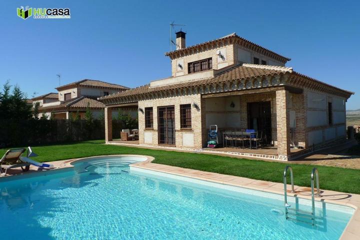 ¡¡OPORTUNIDAD - LAYOS - URB. CAMPO DE GOLF, CHALET INDEPENDIENTE 4 DORM., 3 BAÑOS, PISCINA 289.000€!! photo 0