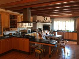 SE VENDE CHALET CON GRAN PARCELA photo 0