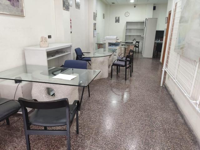 ¡Gran oportunidad en el centro de Elche! Se alquila o traspasa local comercial acondicionado photo 0