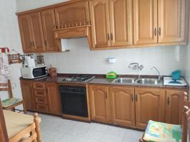 Piso de 4 dormitorios en excelente ubicación con ascensor y balcón ¡Listo para entrar a vivir! photo 0