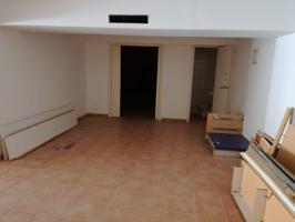 SE VENDE LOCAL GRANDE EN MUY BUENA ZONA PEGADO AL HOSPITAL photo 0