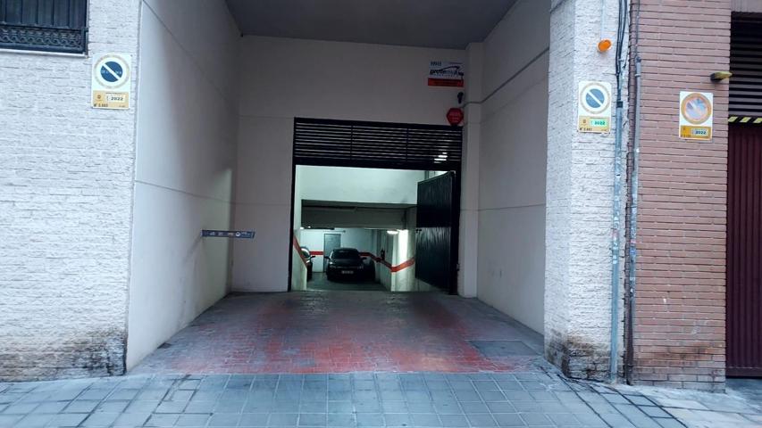 SE VENDE PLAZA DE GARAJE - CERCA DE HOSPITAL photo 0