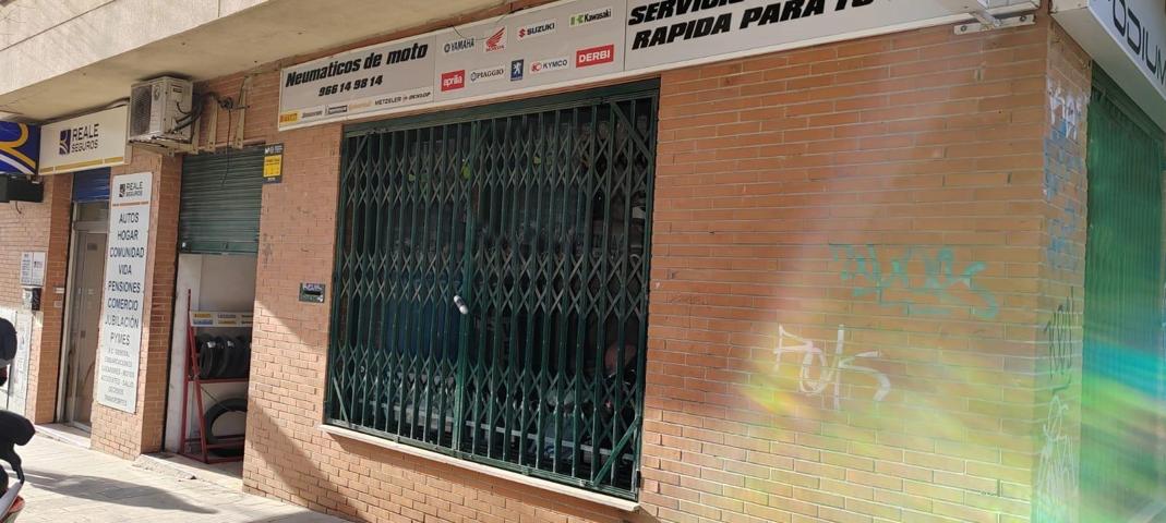 SE VENDE LOCAL -SALIDA DE HUMOS-BIEN SITUADO - IDEAL PARA NEGOCIO photo 0