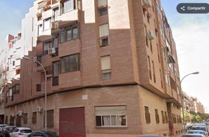 SE VENDE LOCAL PARA GARAJES - POSIBILIDAD 18 GARAJES Y TRASTEROS -FRENTE HOSPITAL photo 0
