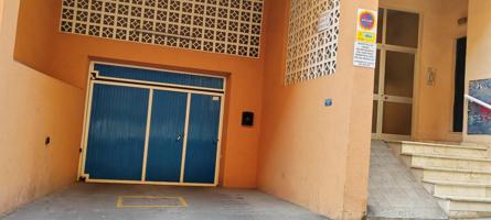 SE VENDE 2 PLAZAS DE GARAJE CON TRASTERO  MUY BUENA ENTRADA photo 0