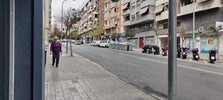 SE ALQUILA LOCAL MONTADO CON TRASPASO EN MUY BUENA ZONA REFORMADO PÀRA TRABAJAR photo 0
