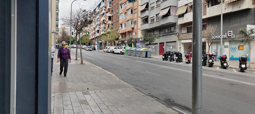 SE ALQUILA LOCAL MONTADO CON TRASPASO EN MUY BUENA ZONA REFORMADO PÀRA TRABAJAR photo 0