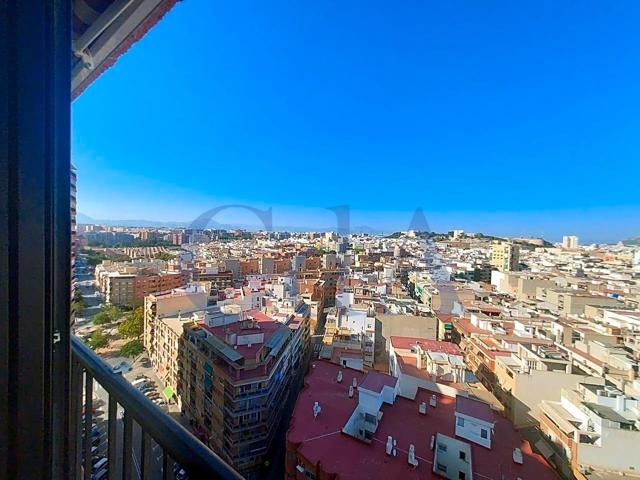 SE VENDE EXCELENTE VIVIENDA EN ALICANTE - ASCENSOR - REFORMADA photo 0