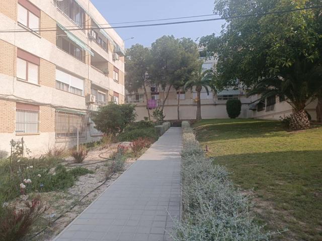 SE VENDE VIVIENDA - REFORMADA -ZONAS PRIVADAS AJARDINADAS - PARKING photo 0