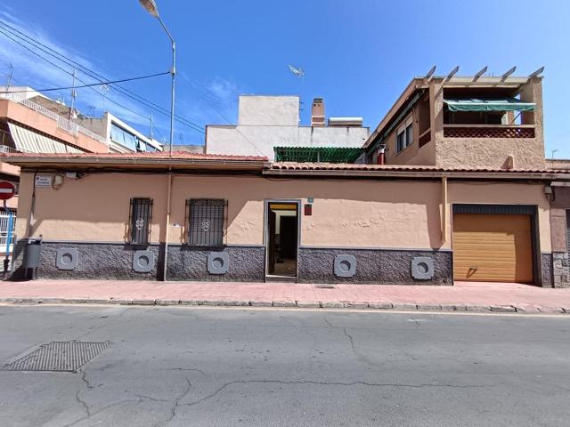 SE VENDE CASA- LOS ANGELES -GARAJE PRIVADO photo 0