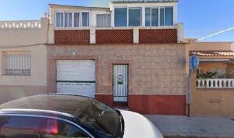 SE VENDE CASA UNIFAMILIAR  - ZONA SAN AGUSTIN -PLAZA DE GARAJE photo 0