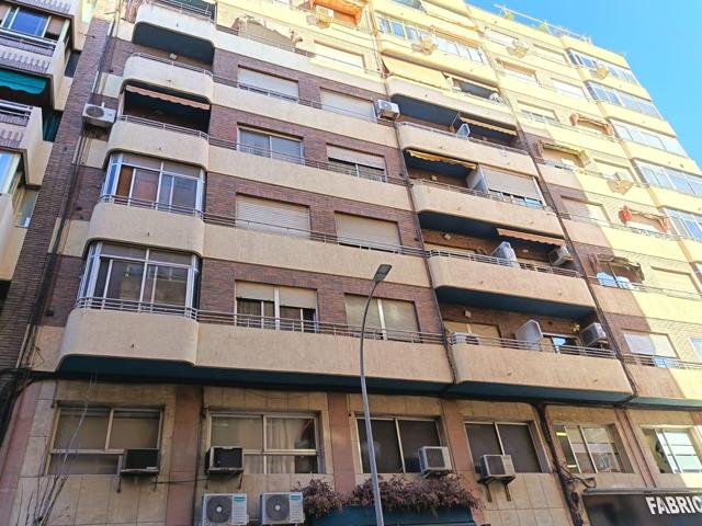 SE VENDE PISO - ASCENSOR - CERCA CORTE INGLES - REFORMADO photo 0