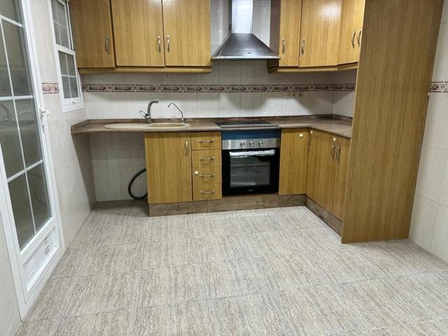 SE VENDE PISO EN MUY BUENA ZONA PARA ENTRAR A VIVIR photo 0