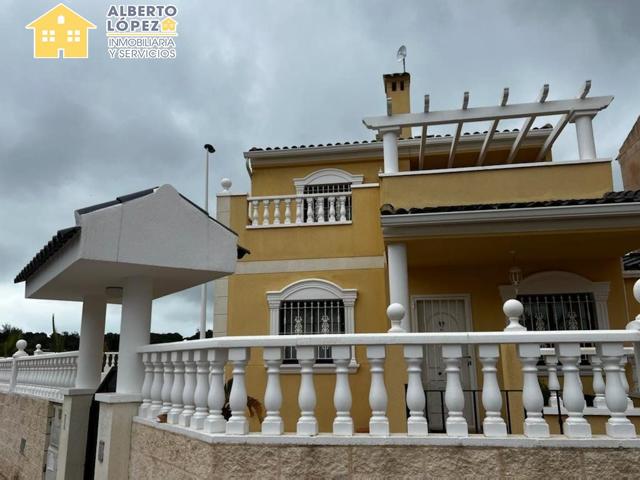 CHALET EN LA ZONA DE MERCADONA CON TODOS LOS SERVICIOS PARA PODER IR ANDANDO photo 0