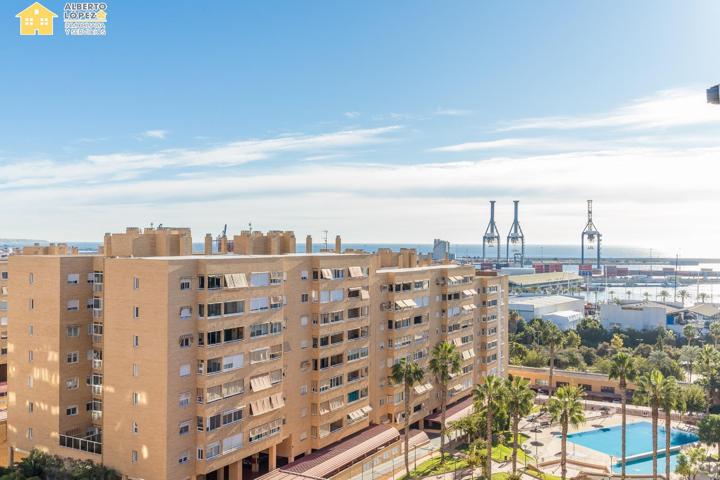 Oportunidad única vivienda con terraza, piscina, garaje y trastero en Calle Ecuador photo 0