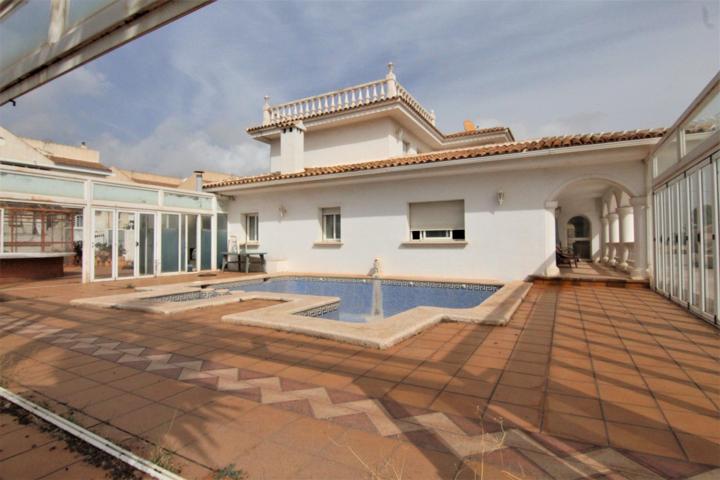 CHALET EN VENTA DE 4 DORMITORIOS EN LA NUCIA photo 0