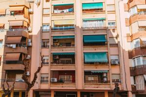 PISO EN VENTA EN BENIDORM DE 3 DORMITORIOS ASCENSOR EN ZONA COLONIA MADRID photo 0