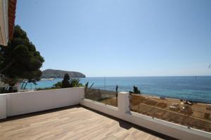 ▷Exclusivo apartamento en primera línea en Moraira con vistas impresionantes photo 0