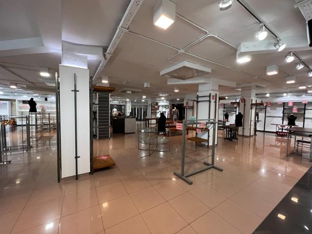 Local comercial en Plaza Crevillente de 400m² photo 0