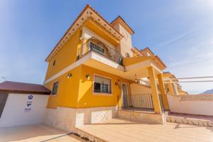 ¡Asombroso Dúplex en exclusiva zona residencial de Cox! photo 0
