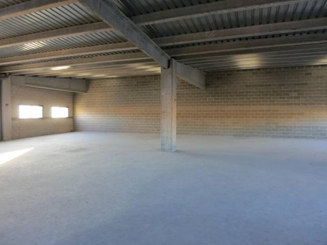 NAVE EN IGUALADA CON 630 M2 SEMINUEVA EN ZONA REC, CERCA CENTRO Y ESTACION TREN photo 0