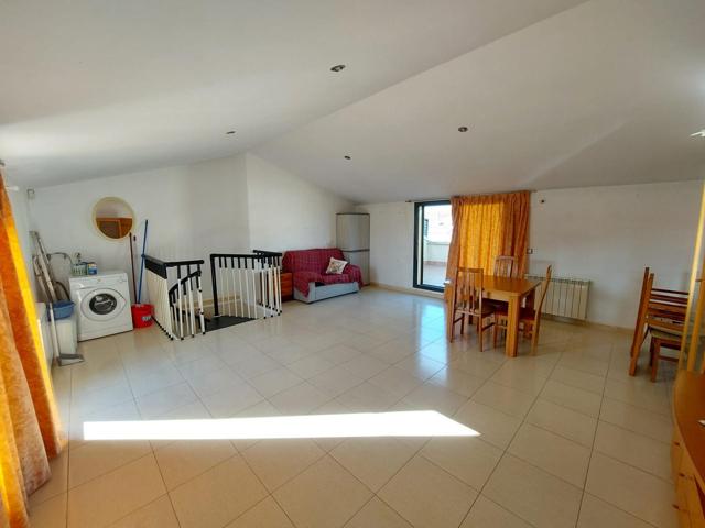 Espectacular duplex para reestrenar, impecable, amueblado en zona Mercat photo 0