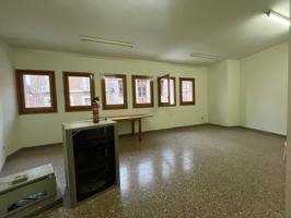 Edificio uso comercial en Sant Marti de Tous, dos plantas, posibilidad de terraza 79.000 Euros! photo 0