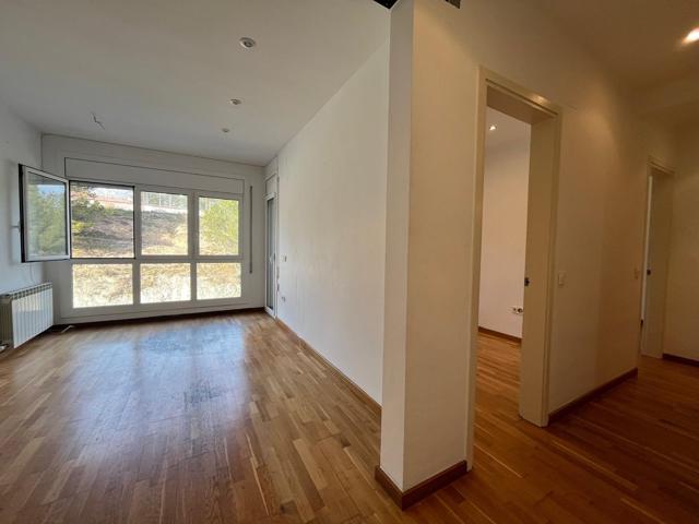 Piso totalmente reformado para entrar a vivir, 3 habitaciones, pk y trastero cerca zona Universidad photo 0