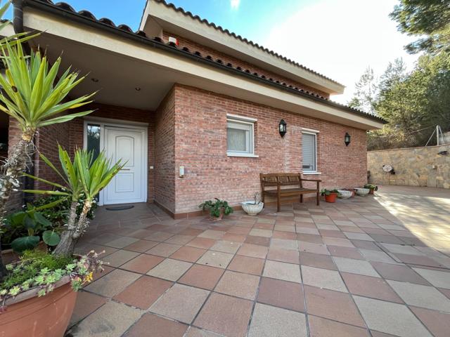 MAGNIFICA CASA SOBRE PARCELA DE 900M EN IGUALADA - SESOLIVERES photo 0