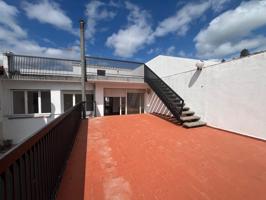 Espectacular casa con grandes espacios, mucha luz, garaje y amplias terrazas en Jorba photo 0