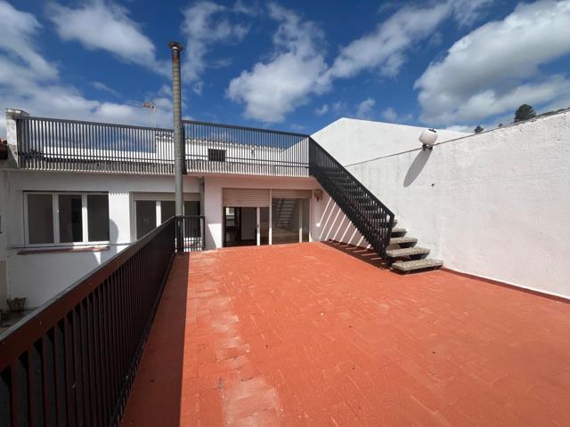 Espectacular casa con grandes espacios, mucha luz, garaje y amplias terrazas en Jorba photo 0