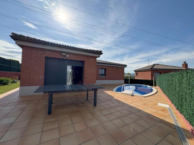 Espectacular Casa 4 vientos en Masquefa 226m2, 4 dormitorios, jardin y piscina. photo 0
