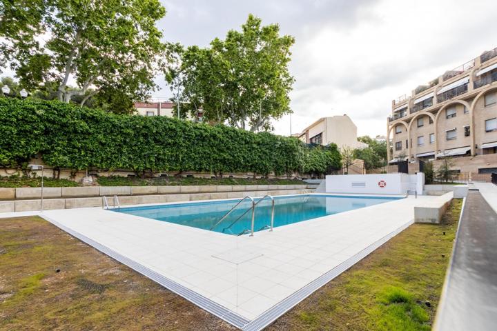 Espectacular Duplex, 4 dormitorios dobles, terraza, parquing doble, trastero y piscina comunitaria. photo 0
