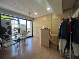 Oportunidad de inversión en Igualada: Local apto para diversos usos, oficina, consulta, academia, etc estado impecable por 100.000 Eur photo 0