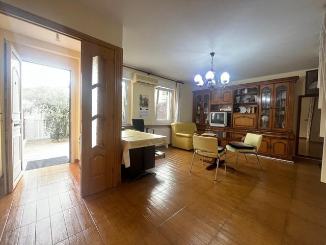 Espectacular casa impecable, con 4 hab, garaje, patio en zona anterior y posterior, dos baños, para entrar a vivir photo 0