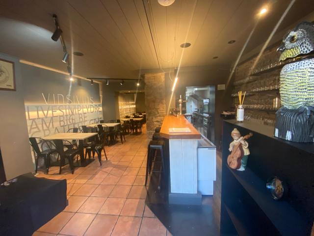 Venta local Restaurante en zona Passeig Verdaguer Igualada delante zona ajardinada photo 0
