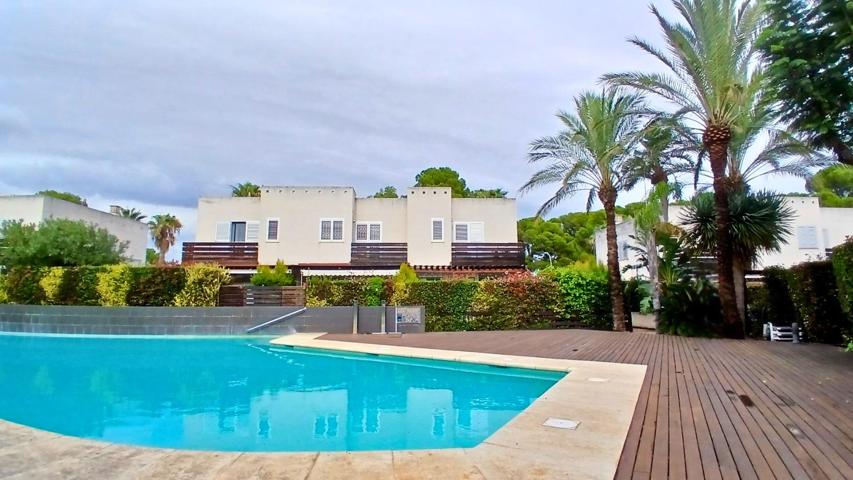 Adosado de 3 habitaciones, jardín, parking privado y gran piscina comunitaria a pocos metros de la Platja de Mont-Roig!! photo 0