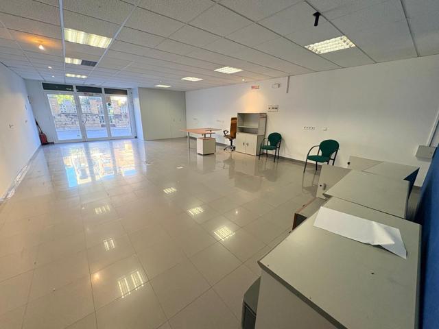 Oportunidad!! Local Comercial al Poble Sec de Igualada 100m2. photo 0