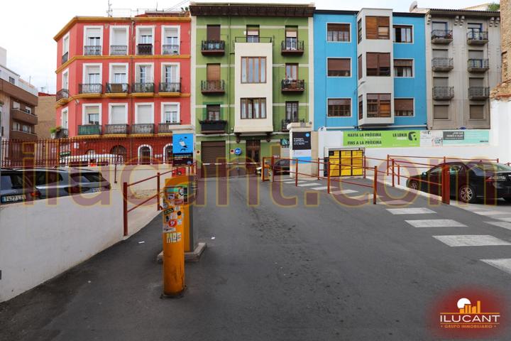 Junto al parking del MERCADO CENTRAL photo 0